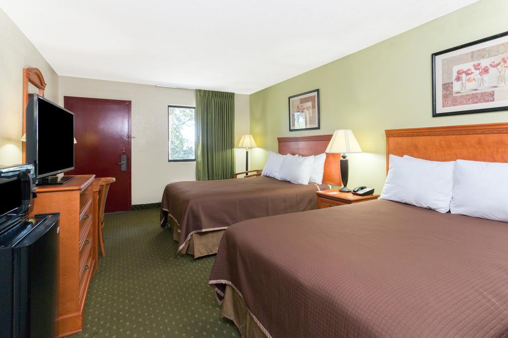 Howard Johnson By Wyndham Tallahassee Exterior foto